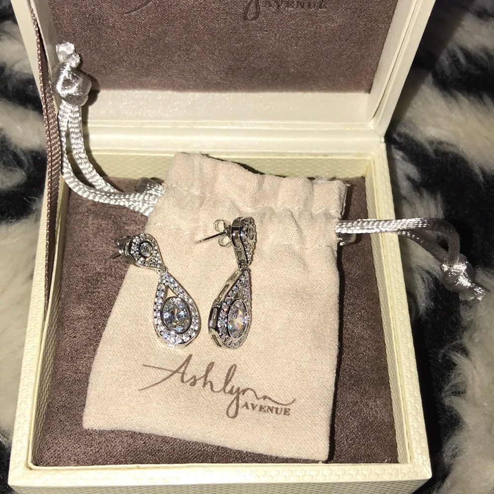 Ashlynn Avenue Symphony Harper Teardrop Earrings New